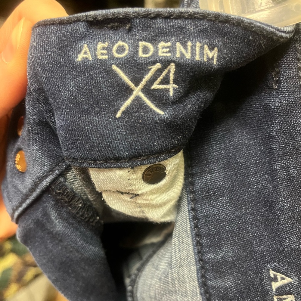 American Eagle 🦅 Distressed Skinny Leg Stretch Capri Jeans Size 6 EUC - Picture 8 of 9